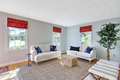 2 Central Ct, Warren, RI 02885 photo 6