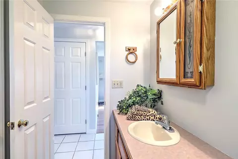 2 Central Ct, Warren, RI 02885 photo 22