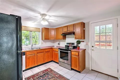2 Central Ct, Warren, RI 02885 photo 12