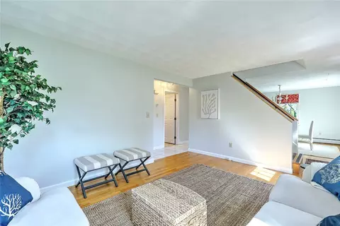 2 Central Ct, Warren, RI 02885 photo 8