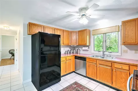 2 Central Ct, Warren, RI 02885 photo 13