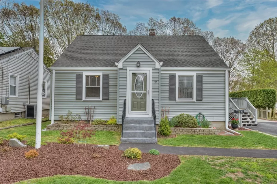 59 Howland Rd, Cranston, RI 02910 30 Photos Movoto