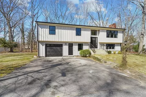 24 Oak Grove Ave, Barrington, RI 02806