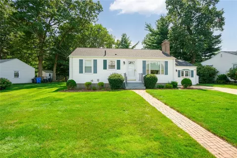 31 Balsam Ct, Cranston, RI 02920