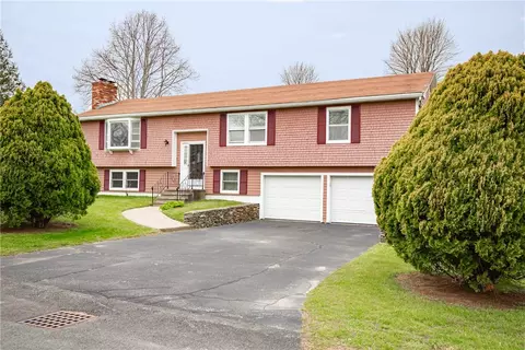 51 James Ct, Portsmouth, RI 02871