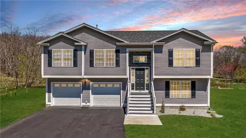 63 Cobble Hill Rd, Lincoln, RI 02865