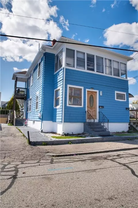 23 Mcglynn St, West Warwick, RI 02893