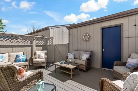 72 Seabreeze Ln, Bristol, RI 02809