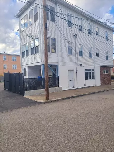 3 Hazard St, Pawtucket, RI 02860