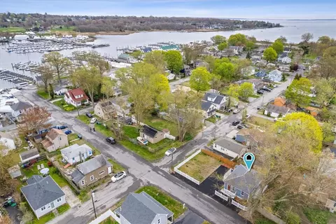 53 Huron St, Warwick, RI 02889