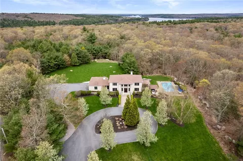 39 Indian Rock Ln, Scituate, RI 02831