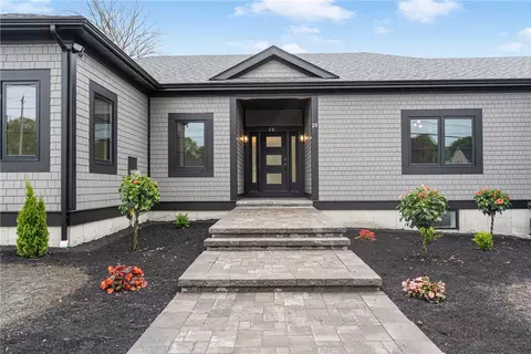 20 Willow Ln, Portsmouth, RI 02871