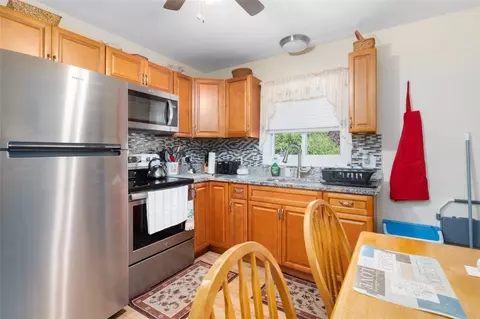 8 A St, Westerly, RI 02891 photo 7