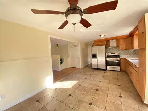5 Larson Dr, Warwick, RI 02886 photo 10