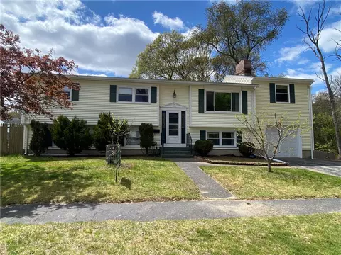 5 Larson Dr, Warwick, RI 02886