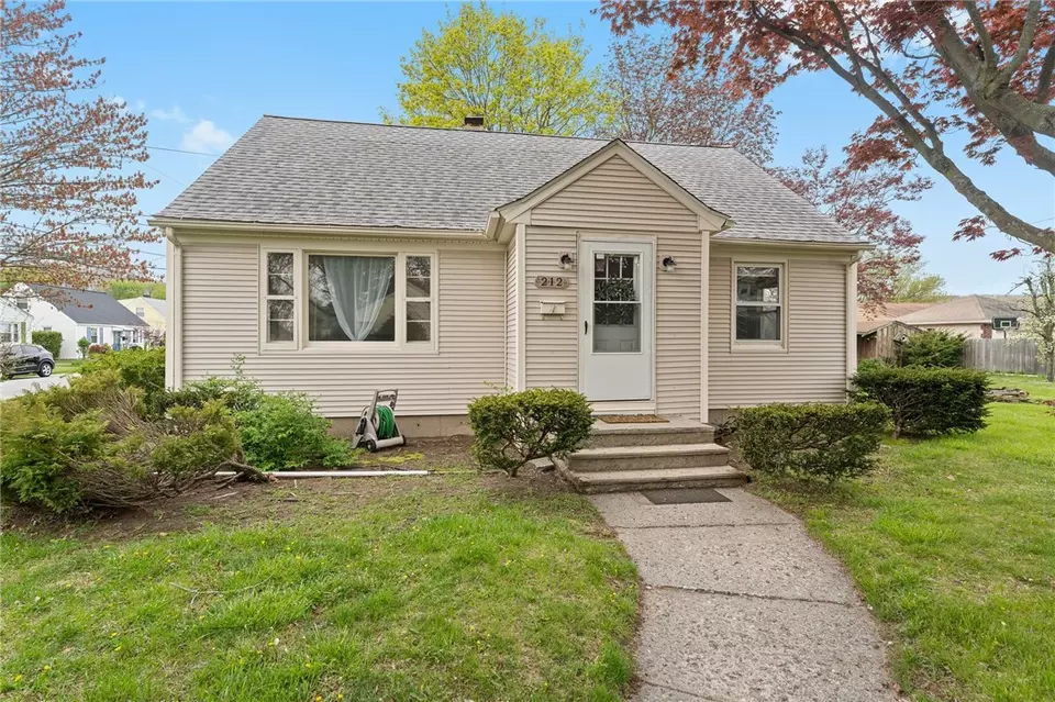 212 Wayland Ave, Cranston, RI 02920 34 Photos Movoto