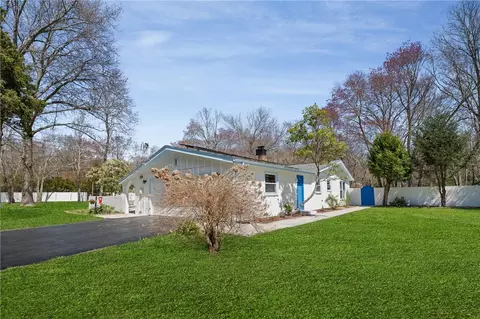 30 Brisas Cir, East Greenwich, RI 02818