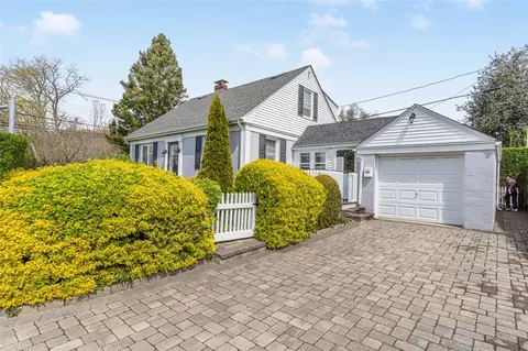 63 Admiral Kalbfus Rd, Newport, RI 02840