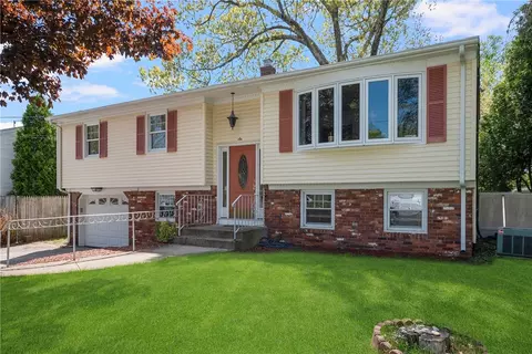 6 Zoar St, North Providence, RI 02911