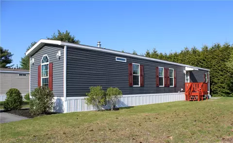 18 Valiant Dr, Coventry, RI 02816