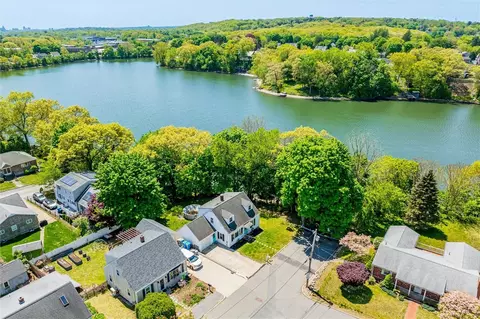 11 Edgehill Ave, Lincoln, RI 02865