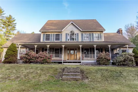 9 Gentry Farm Dr, Coventry, RI 02816