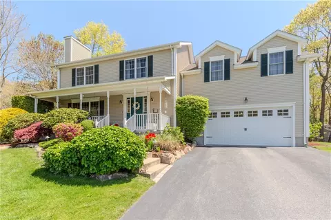 178 Thunder Trl, Cranston, RI 02921