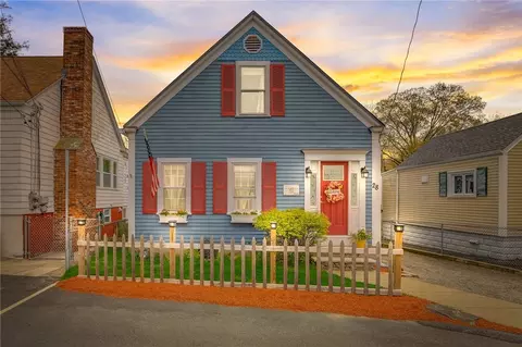 28 Pearse Ave, Bristol, RI 02809
