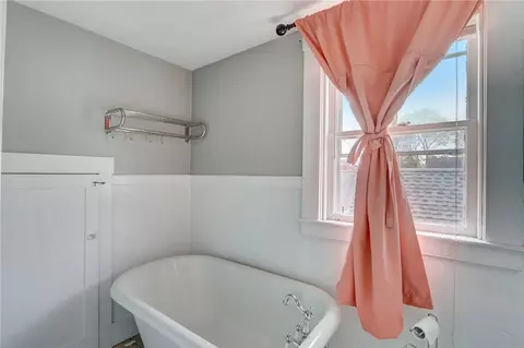 Bath - 28 Pearse Ave, Bristol, RI 02809 photo 2 of 3