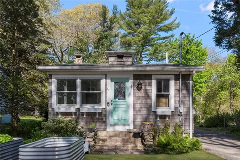 80 Winsor Ave, North Kingstown, RI 02852