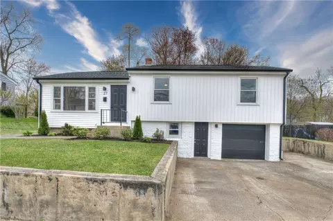 27 Vincenzo Dr, West Warwick, RI 02893