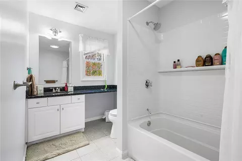 Bath - 8 Castleton Dr, Cranston, RI 02921 photo 2 of 7
