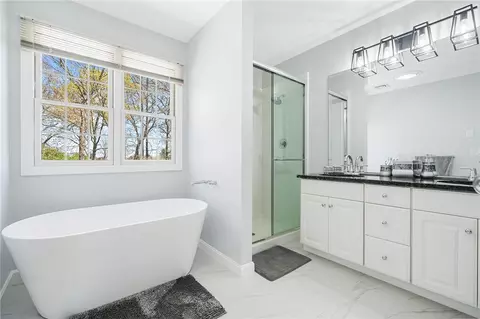Bath - 8 Castleton Dr, Cranston, RI 02921 photo 4 of 7