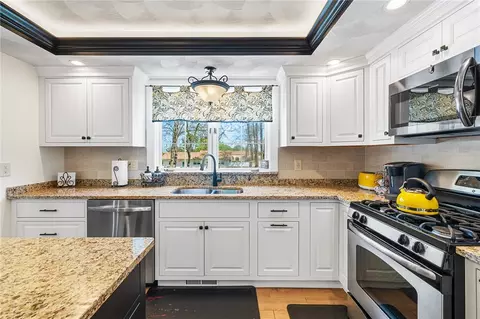 Kitchen - 8 Castleton Dr, Cranston, RI 02921 photo 5 of 7