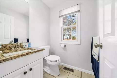 Bath - 8 Castleton Dr, Cranston, RI 02921 photo 1 of 7