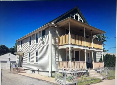 32 Dawson St, Pawtucket, RI 02861