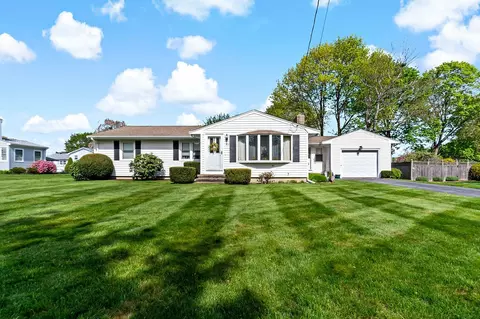 50 Rosewood Dr, Seekonk, MA 02771