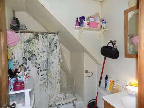 Bath - 59 Pierce St, Westerly, RI 02891 photo 1 of 1