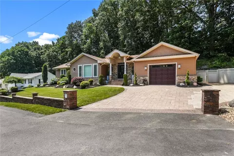 16 Evergreen Pkwy, North Providence, RI 02904