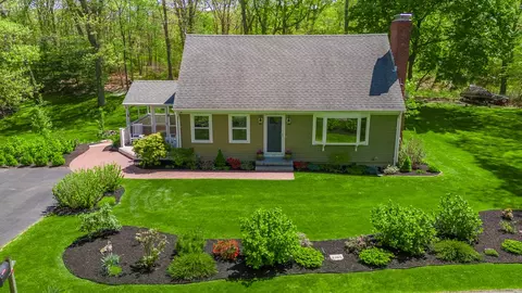51 Clinton Dr, North Kingstown, RI 02852