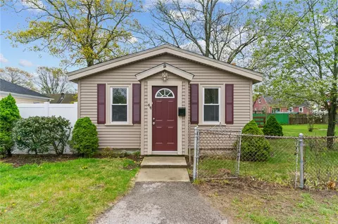 44 Northup St, Warwick, RI 02889