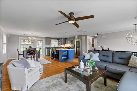 17 Leland Point Dr #17, Portsmouth, RI 02871