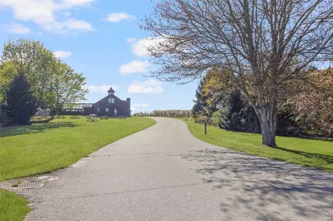 858 Mitchells Ln, Middletown, RI 02842 photo 22