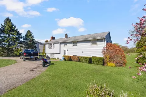 858 Mitchells Ln, Middletown, RI 02842 photo 2