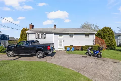 858 Mitchells Ln, Middletown, RI 02842 photo 3