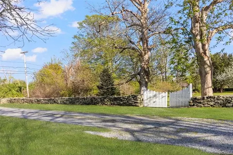 858 Mitchells Ln, Middletown, RI 02842 photo 27