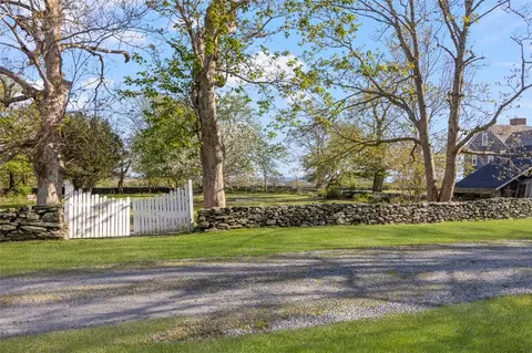 858 Mitchells Ln, Middletown, RI 02842 photo 28