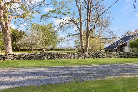 858 Mitchells Ln, Middletown, RI 02842 photo 26