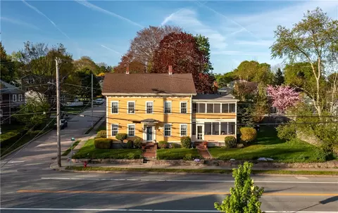 137 First Ave, East Greenwich, RI 02818