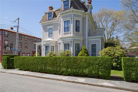 16 Catherine St #1, Newport, RI 02840